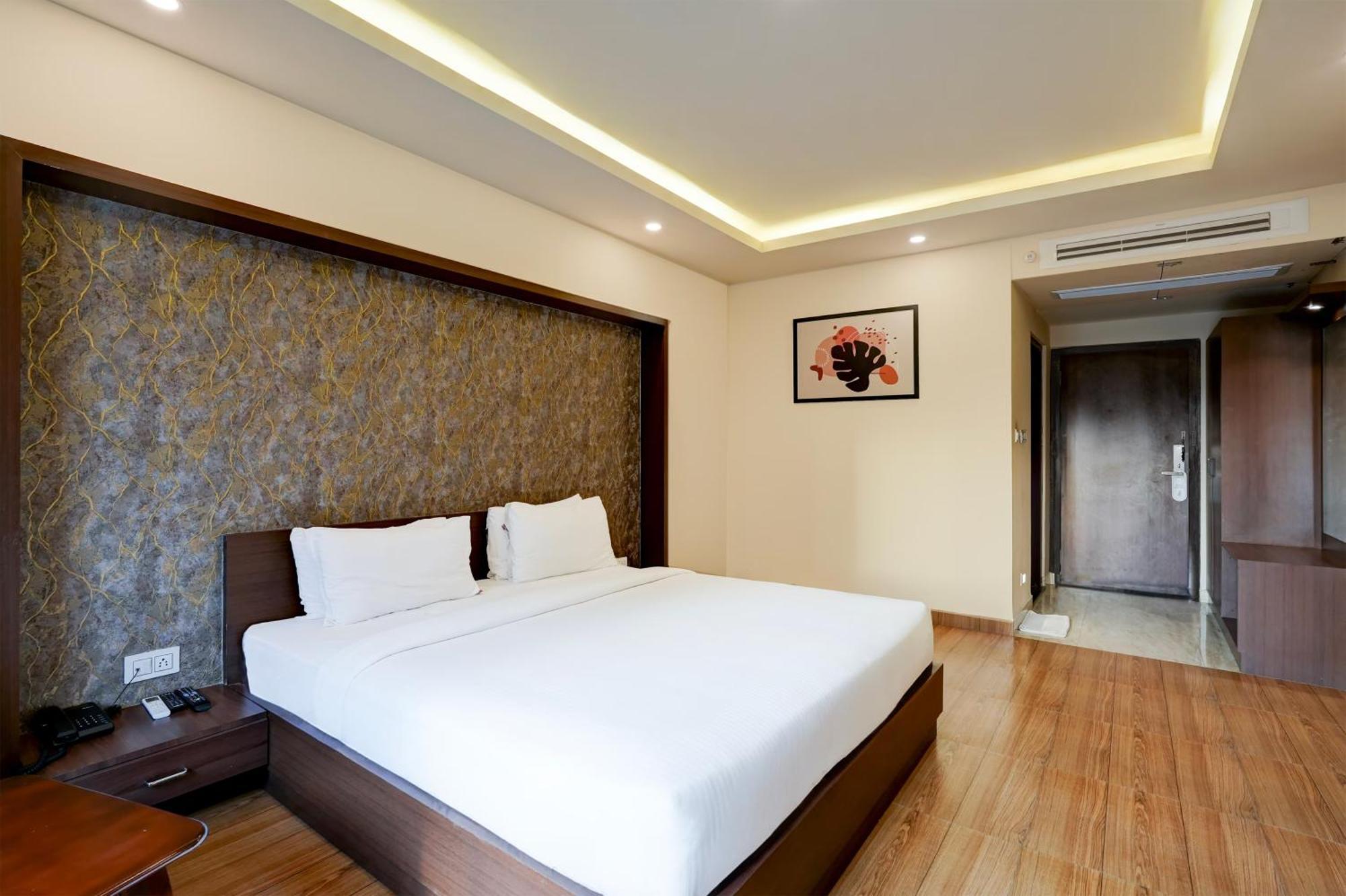 Pacefic Near Delhi Airport 4*